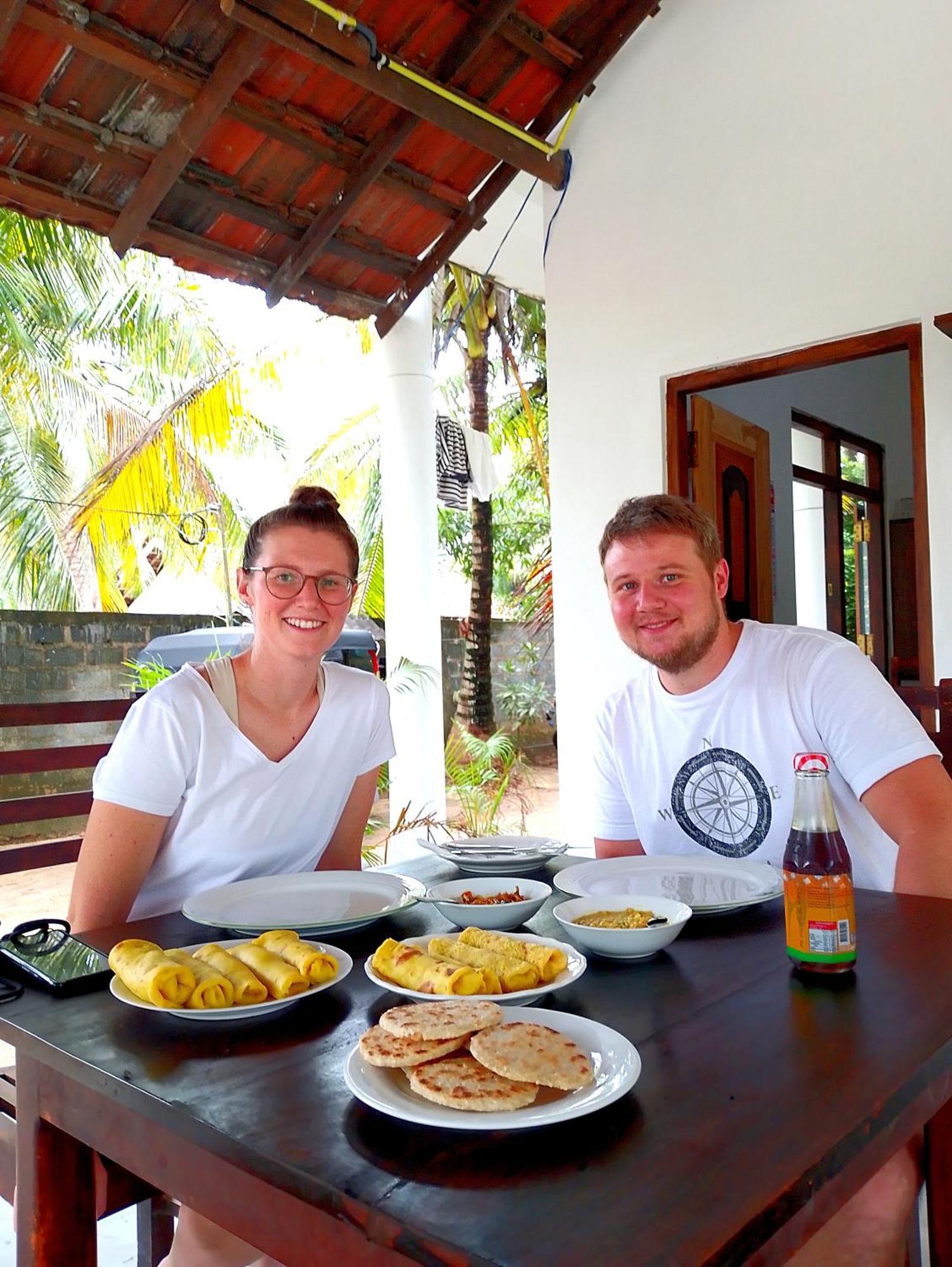 Little Sunshine Guest House & Restaurant Тангалла Экстерьер фото
