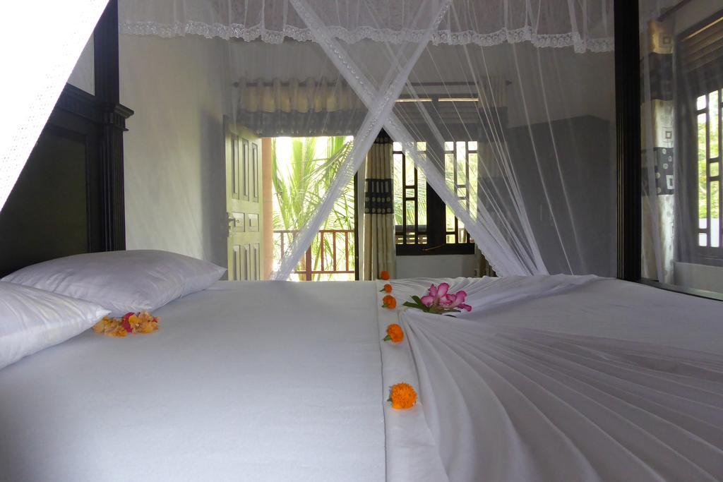 Little Sunshine Guest House & Restaurant Тангалла Экстерьер фото