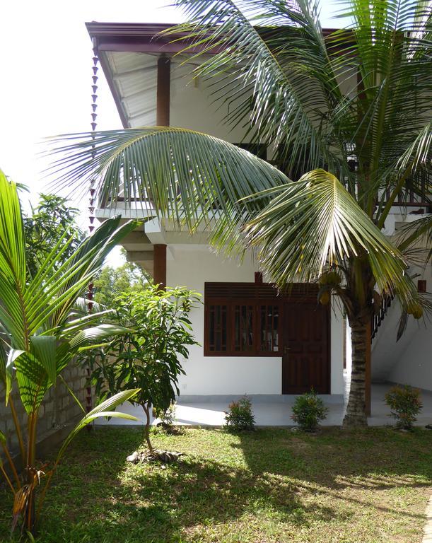 Little Sunshine Guest House & Restaurant Тангалла Экстерьер фото