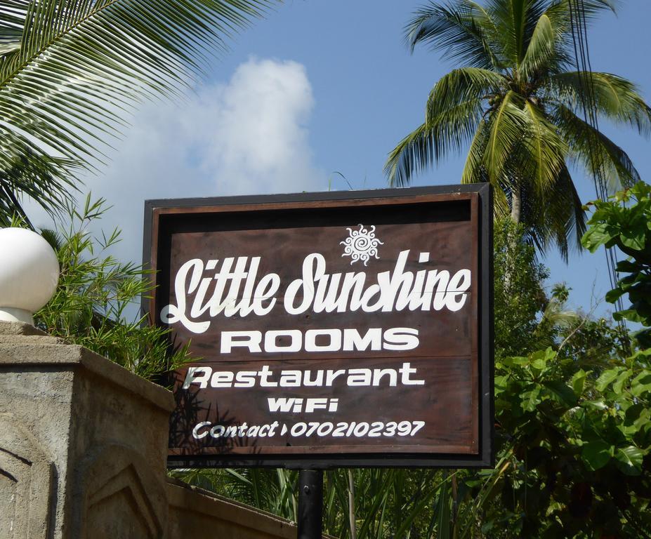 Little Sunshine Guest House & Restaurant Тангалла Экстерьер фото