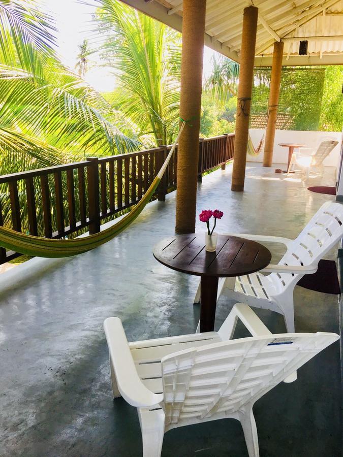 Little Sunshine Guest House & Restaurant Тангалла Экстерьер фото