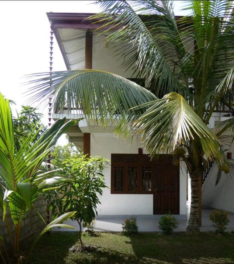 Little Sunshine Guest House & Restaurant Тангалла Экстерьер фото