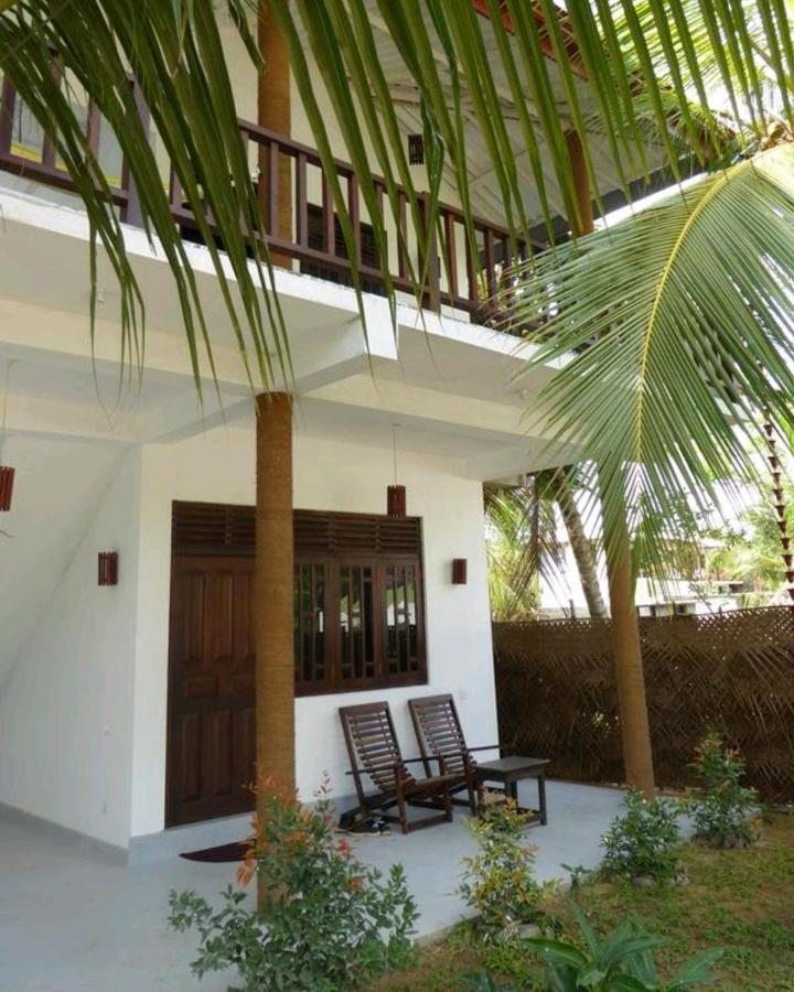 Little Sunshine Guest House & Restaurant Тангалла Экстерьер фото